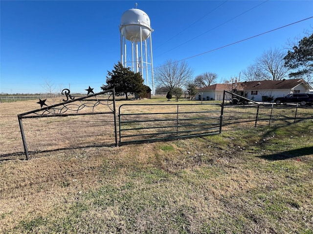 view of yard featuring a rural view