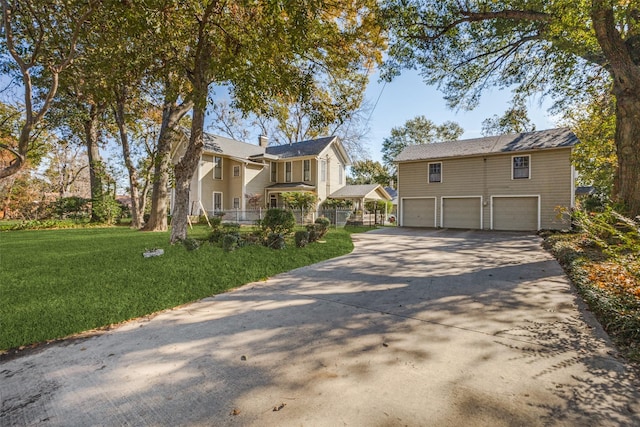 view of front facade featuring a garage and a front yard