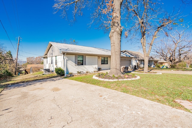 view of front of home featuring a garage and a front yard