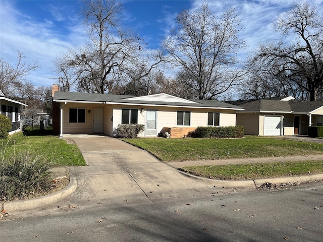 ranch-style house featuring a front lawn