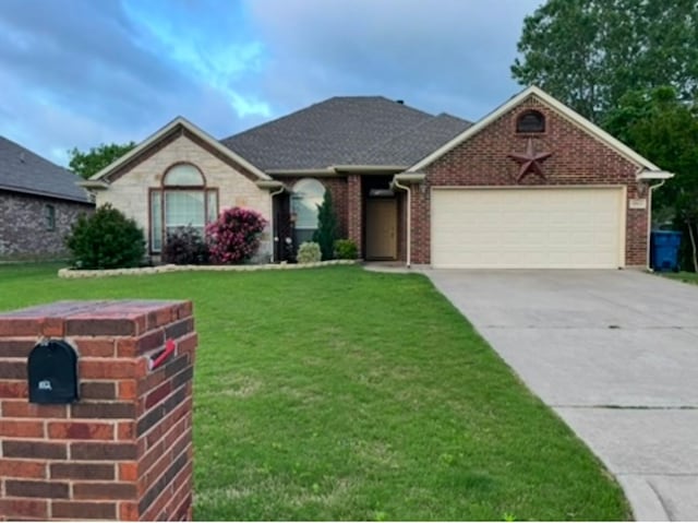 view of front facade featuring a front yard and a garage