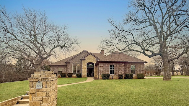 view of front of property with a yard