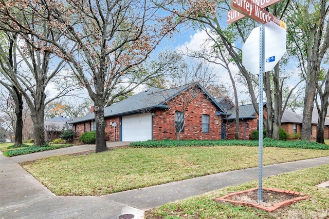 view of front of home featuring a front yard and a garage