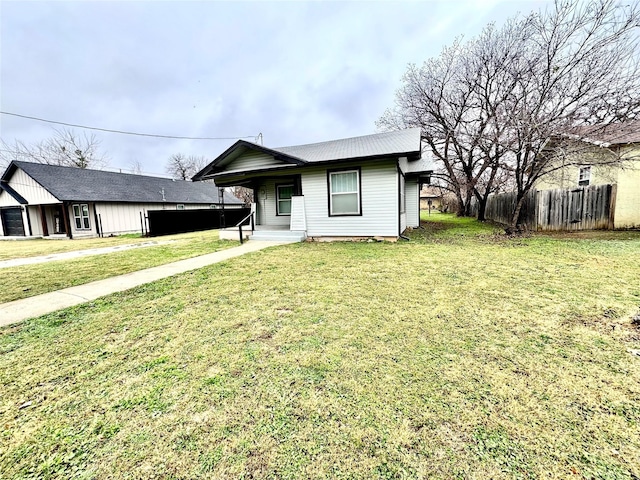 view of front of house featuring a front yard