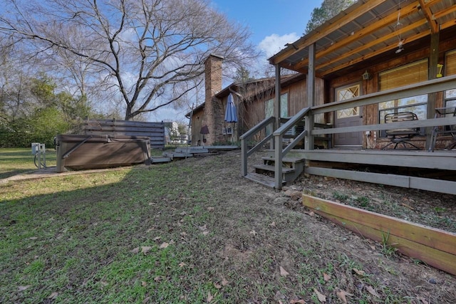 view of yard featuring a hot tub