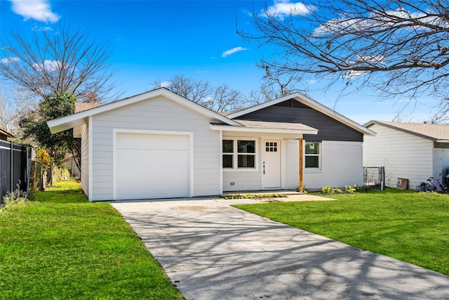 ranch-style house featuring a front yard