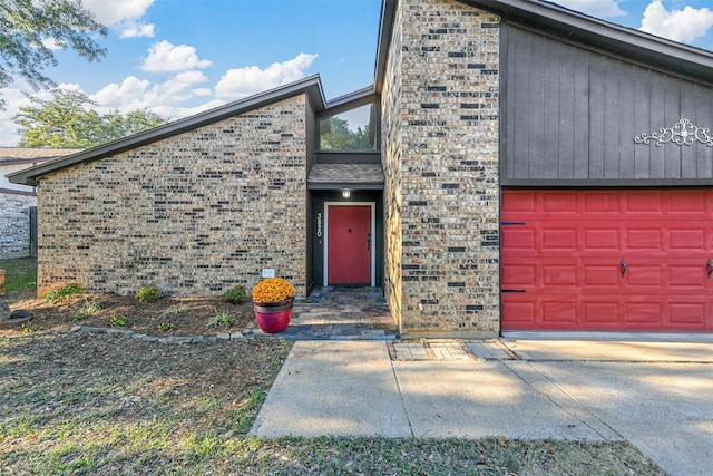 view of front of house featuring brick siding and an attached garage