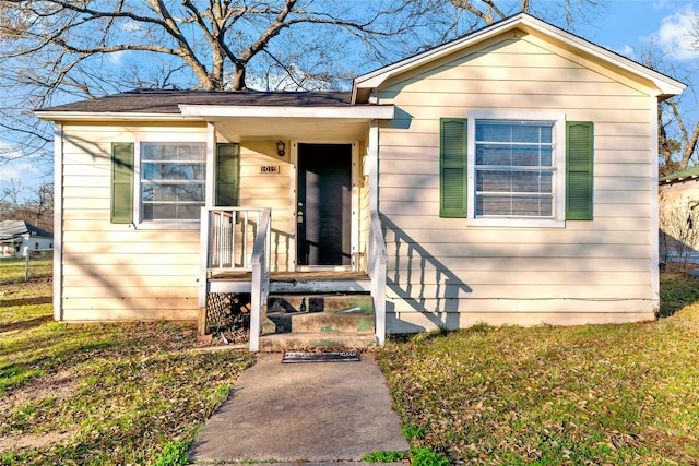 bungalow-style house featuring a front yard