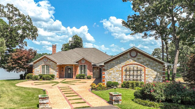 view of front of house with a front yard