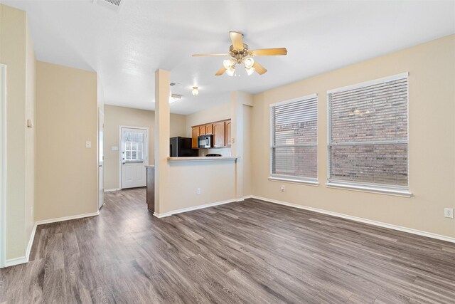 spare room featuring dark wood-type flooring and ceiling fan