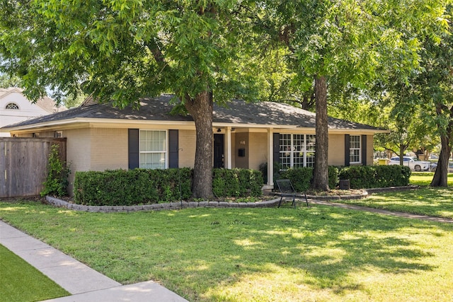 single story home featuring a front yard