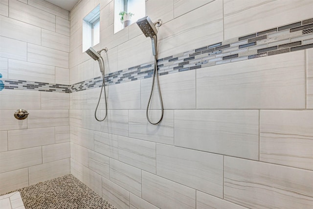 bathroom featuring tiled shower