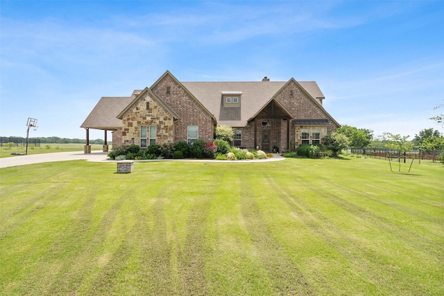 view of front facade featuring a front yard