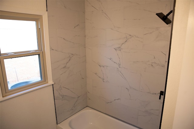 bathroom featuring tiled shower / bath combo