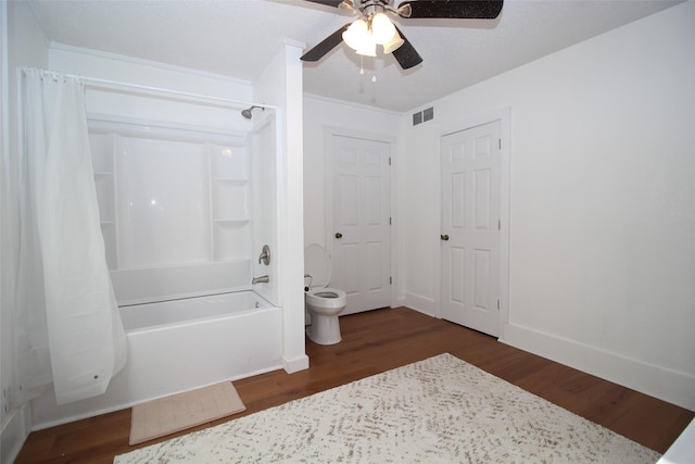 950 N Munday Ave, Munday, TX 76371 - bathroom featuring hardwood / wood-style flooring, ceiling fan, and shower / tub combo