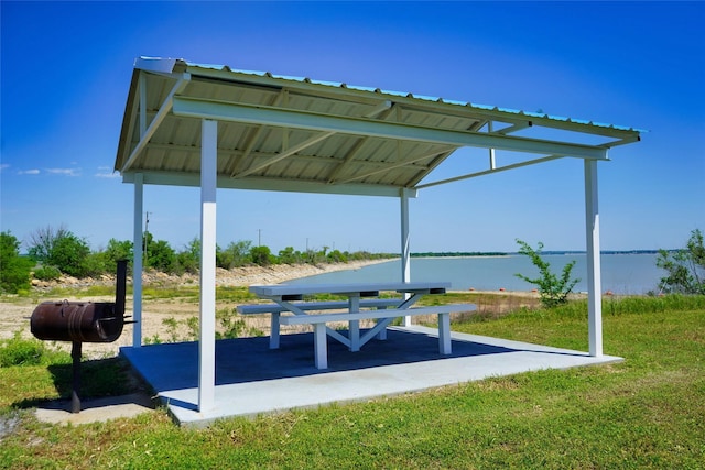 view of property's community featuring a water view