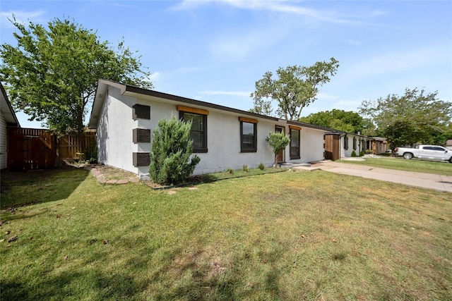 ranch-style house with a front yard