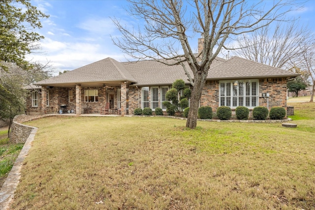 view of front facade featuring a front yard