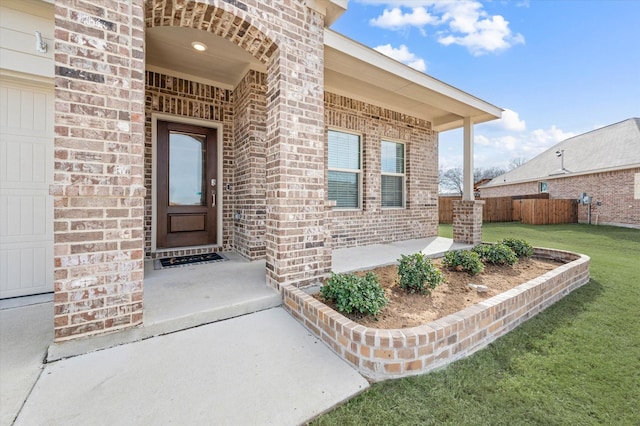 property entrance featuring a lawn