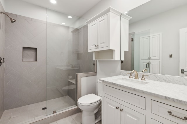 full bath featuring toilet, recessed lighting, tiled shower, and vanity