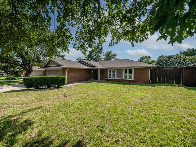 single story home with a front yard