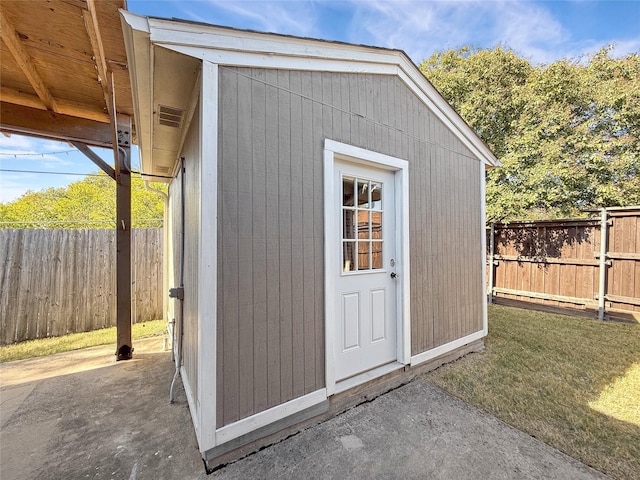 view of outdoor structure with a yard