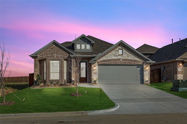 view of front facade featuring a garage and a yard