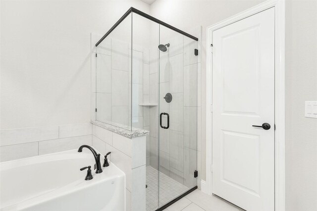 clothes washing area with gas dryer hookup, hookup for an electric dryer, hookup for a washing machine, and light tile patterned floors