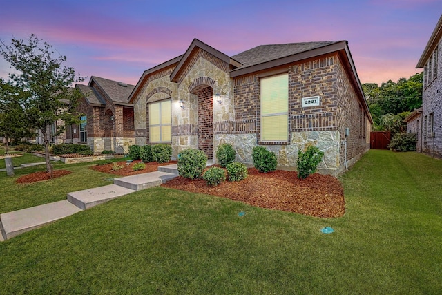 view of front of home featuring a lawn