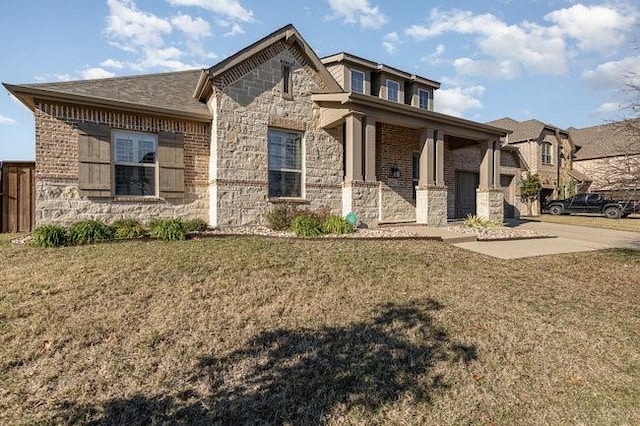 view of front of home featuring a front yard