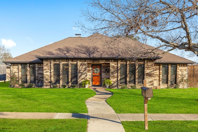 single story home featuring a front yard