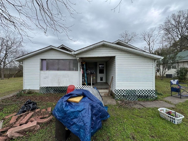 view of front of house with a front yard