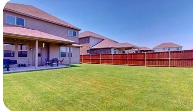 view of yard featuring a patio