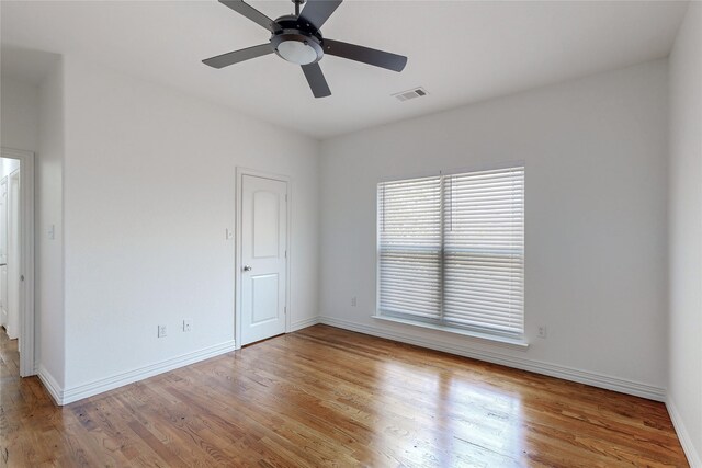 unfurnished room featuring light hardwood / wood-style floors and ceiling fan