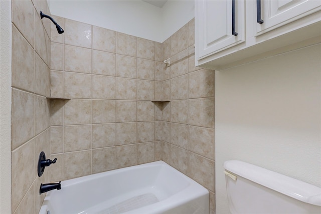 bathroom with tiled shower / bath and toilet