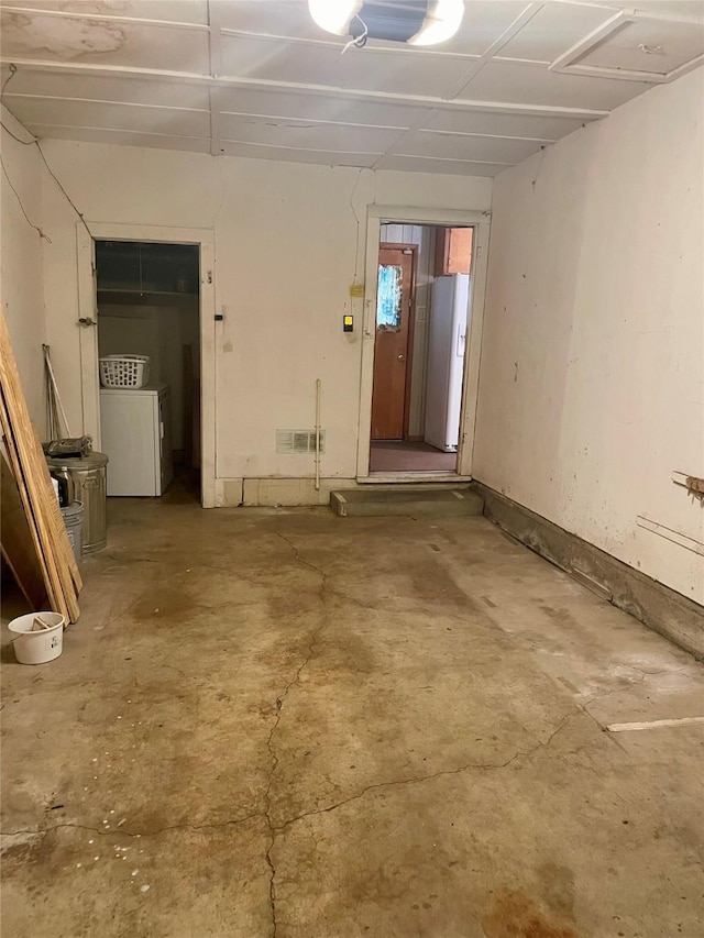 garage with washer / clothes dryer, a garage door opener, and white refrigerator