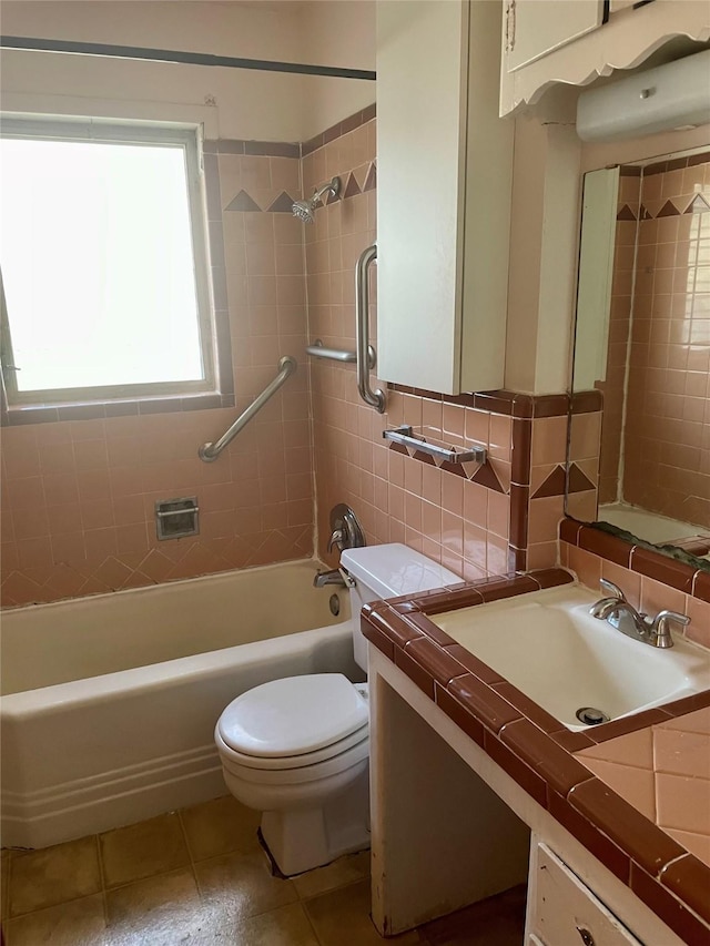 full bathroom featuring tile patterned floors, vanity, toilet, and tiled shower / bath