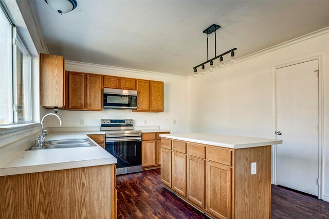 kitchen with dark hardwood / wood-style flooring, stainless steel appliances, sink, pendant lighting, and a center island