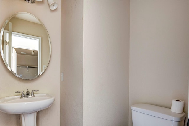 bathroom featuring toilet and sink