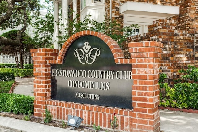 view of community / neighborhood sign