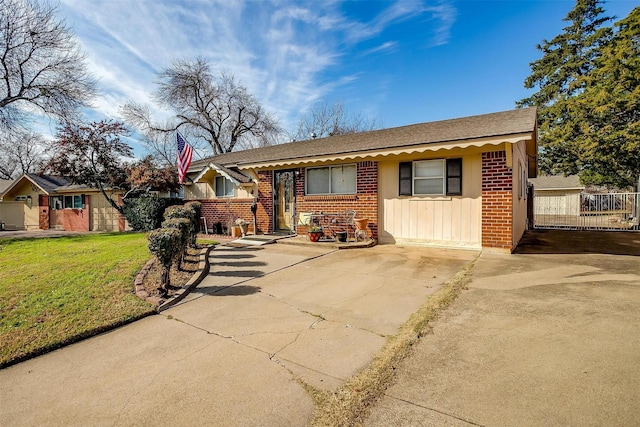 ranch-style home featuring a front yard