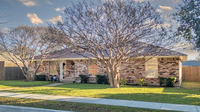 single story home featuring a front lawn