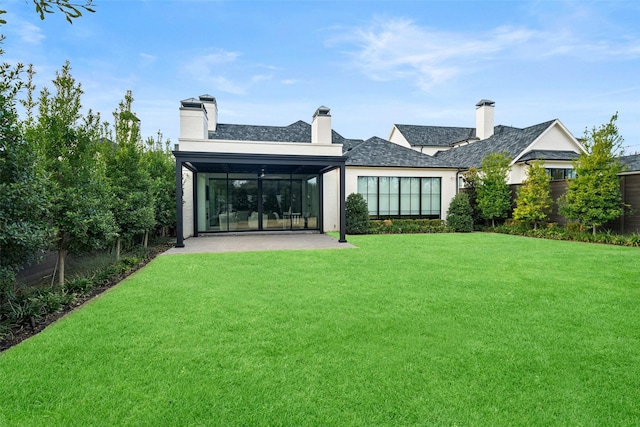 back of house featuring a lawn