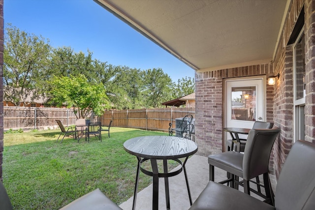 view of yard featuring a patio