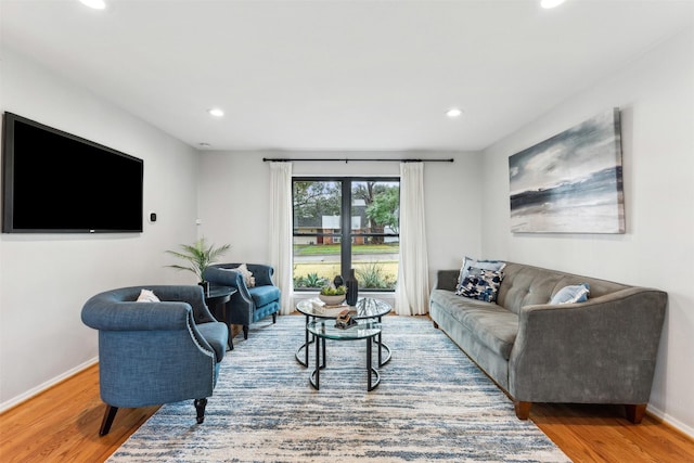 living room featuring recessed lighting, baseboards, and wood finished floors