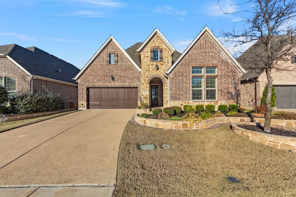 view of front of property featuring a front lawn and a garage