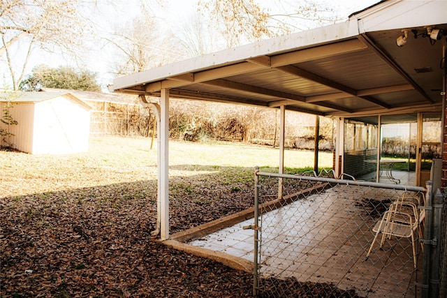 view of yard with a storage unit