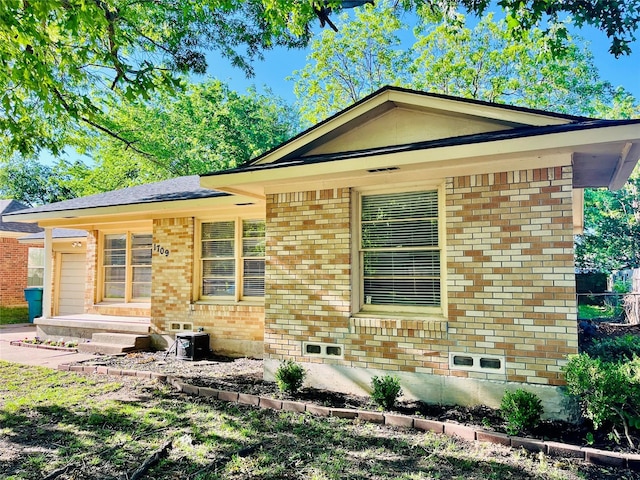 1709 W Birge St, Sherman, TX 75092 - view of front of house featuring brick siding