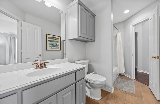 full bathroom featuring tile patterned floors, vanity, shower / bath combo, and toilet