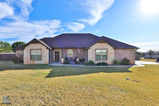 view of front of home featuring a front yard